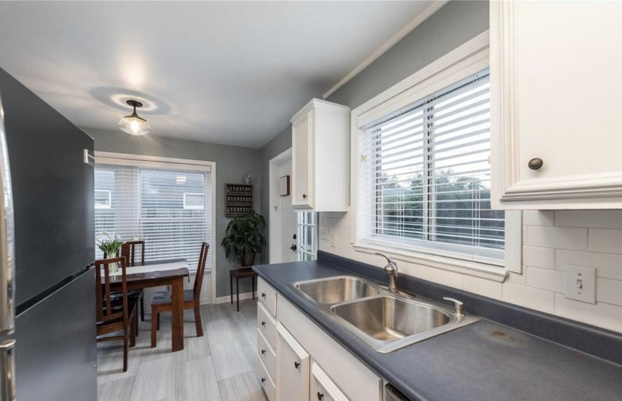 2945 S Vine St #NA - Photo 6 of 23