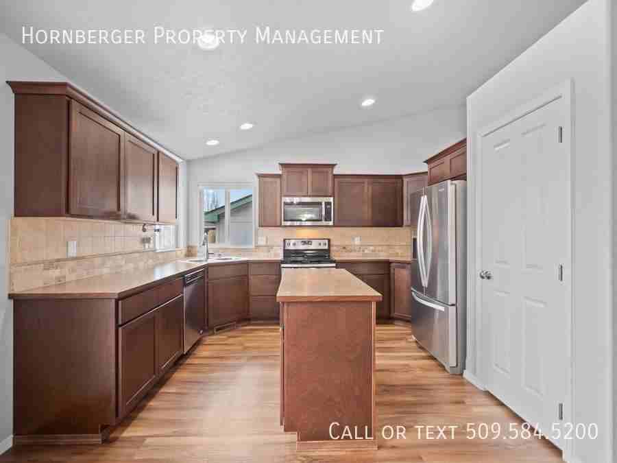 1915 W Jay Ave - Photo 3 of 33