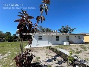 1147 Alma St - Photo 2 of 7