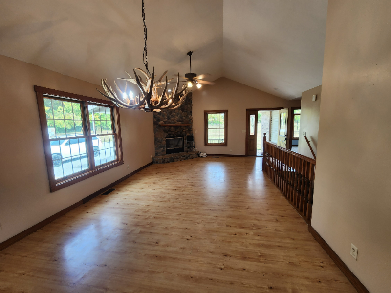 20257 Maple Rd - Photo 3 of 15