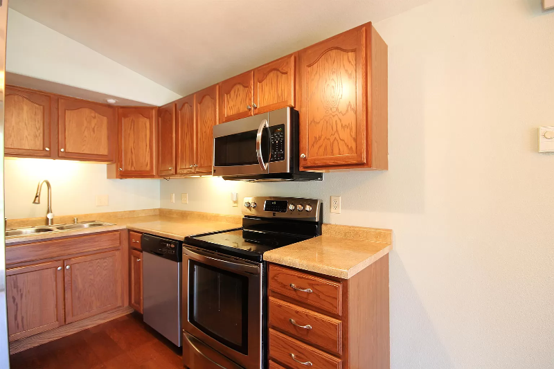 703 8th St - Photo 2 of 16