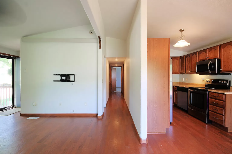 703 8th St - Photo 3 of 16