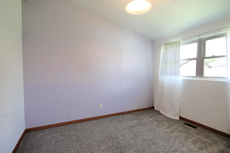 703 8th St - Photo 6 of 16