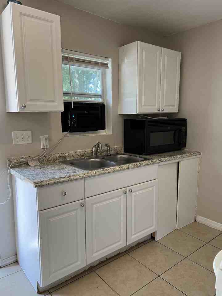 430 South Parsons Avenue #2 - Photo 2 of 5