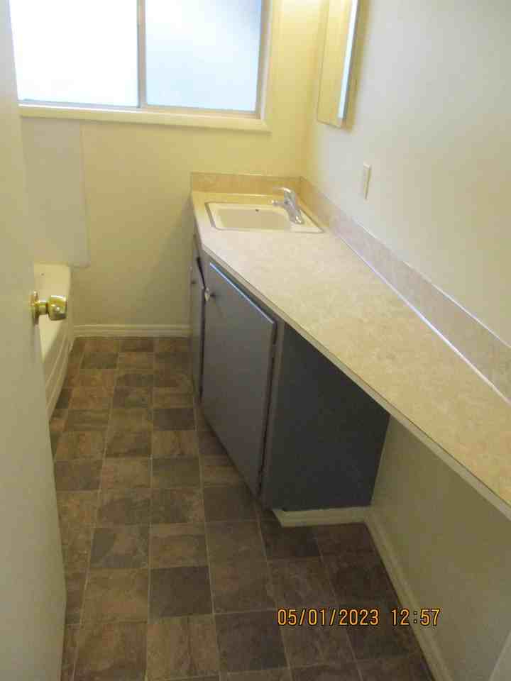 555 West 8th Avenue - Photo 3 of 4