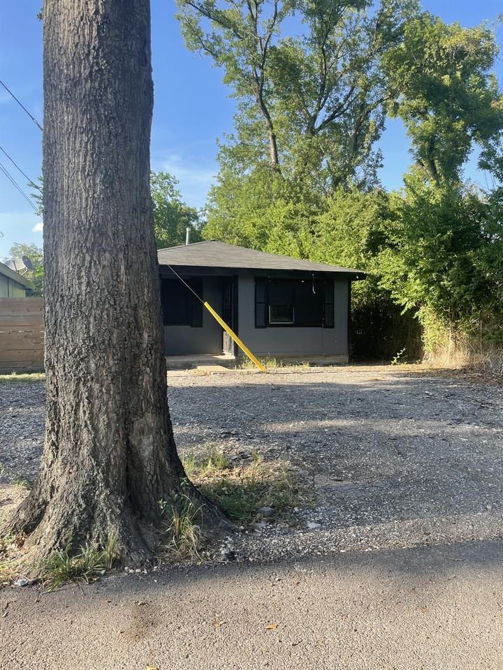 LOCKWOOD - Photo 2 of 6