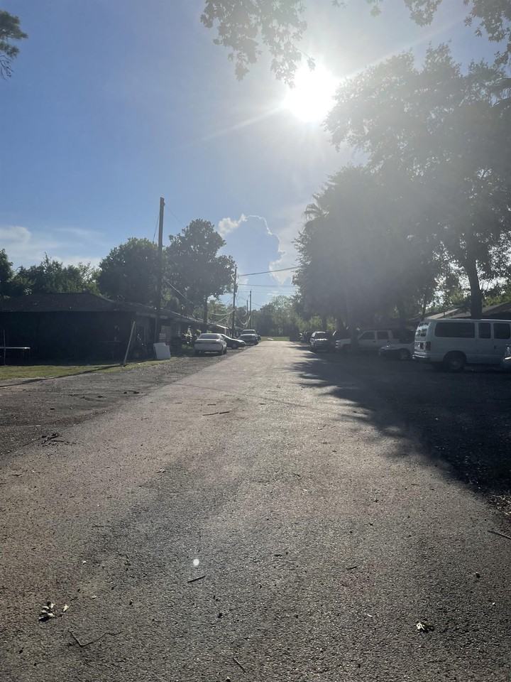 LOCKWOOD - Photo 4 of 6