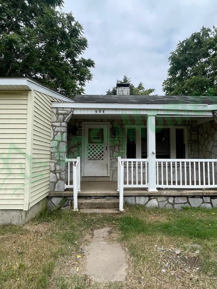 904 Ruth St - Photo 2 of 13