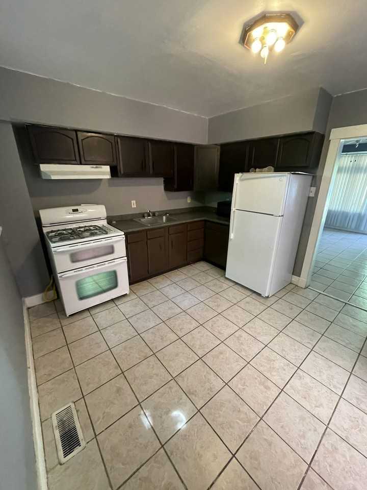 6948 Mount Vernon Street - Photo 3 of 8