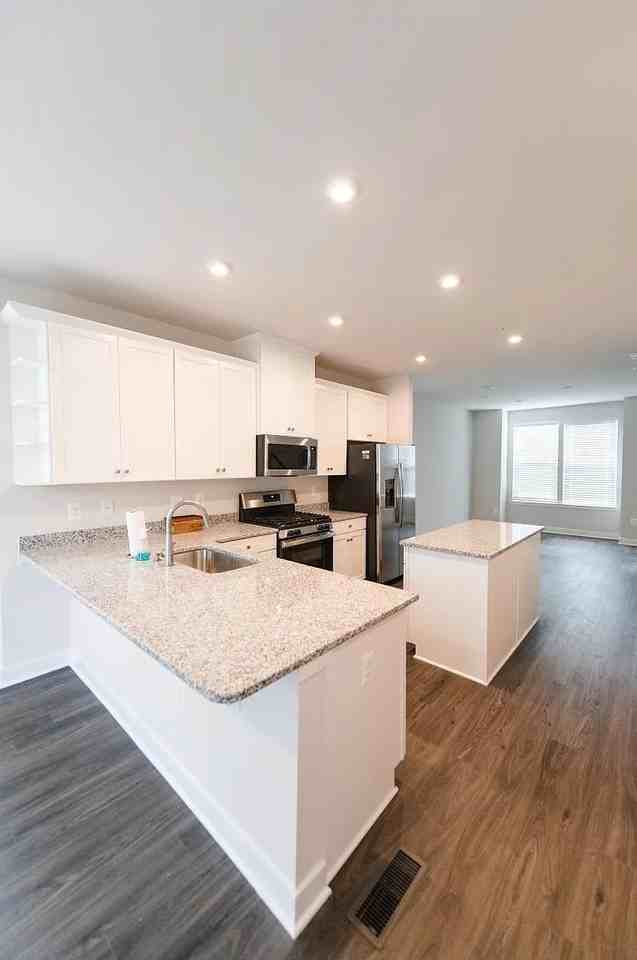 1 - 2816 Evansgreen Dr, - Photo 2 of 36