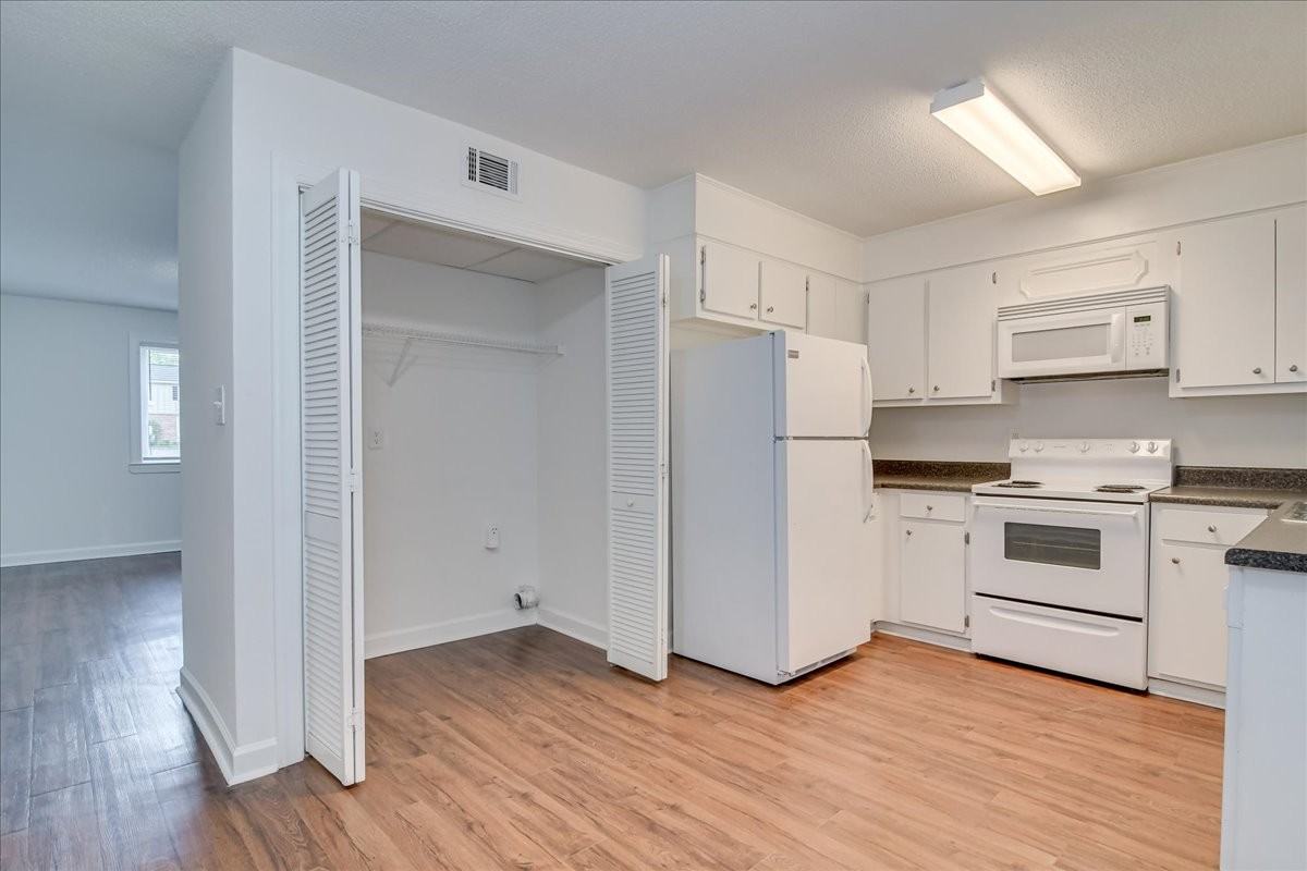 4021 Wheeler Woods Rd Apt B - Photo 7 of 32
