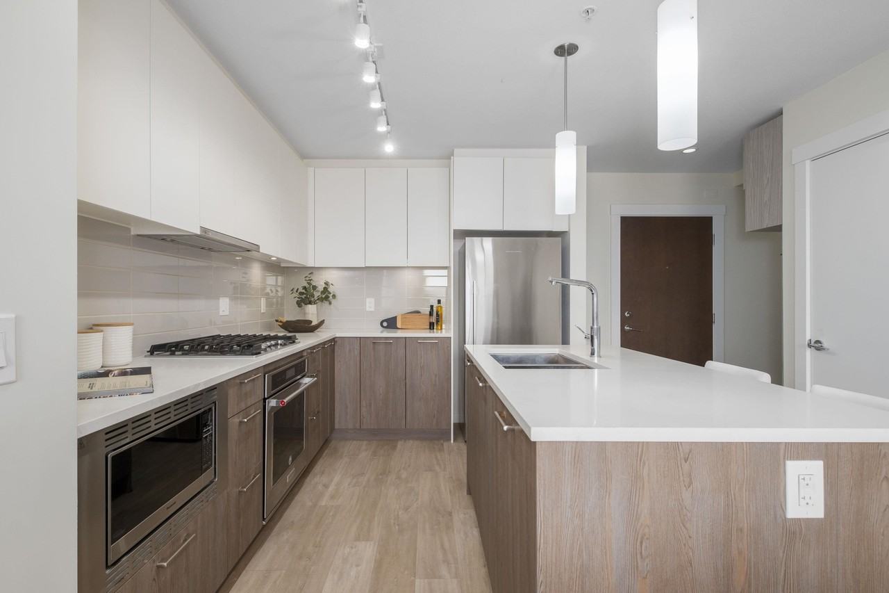 625 East 3rd Street #G1 - Photo 6 of 48