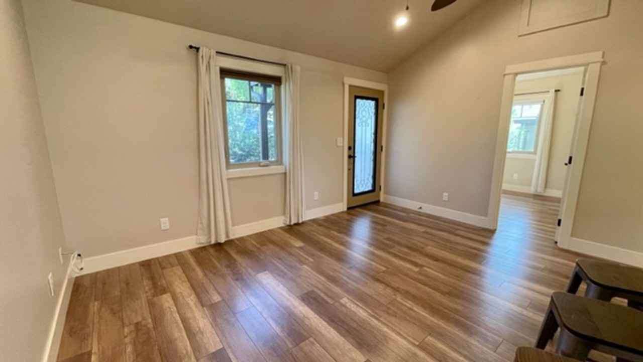 1026 George St - Photo 5 of 21