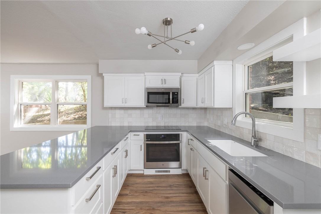 692 E Crescent Dr - Photo 2 of 13