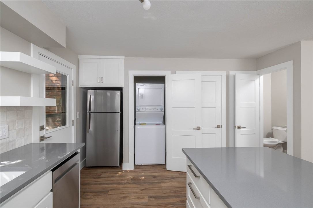 692 E Crescent Dr - Photo 3 of 13