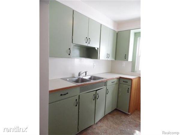 9121 Hugh St - Photo 2 of 9