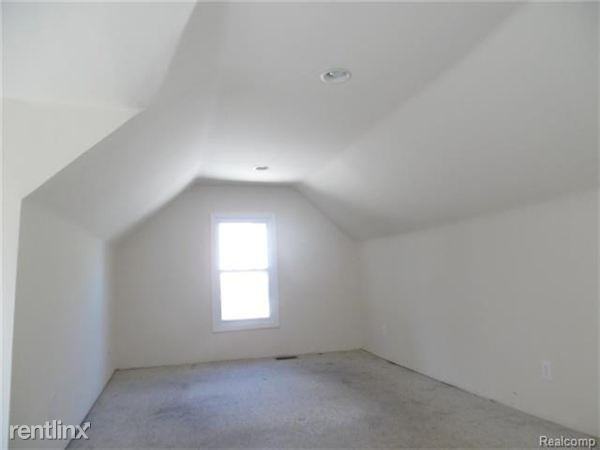 9121 Hugh St - Photo 3 of 9
