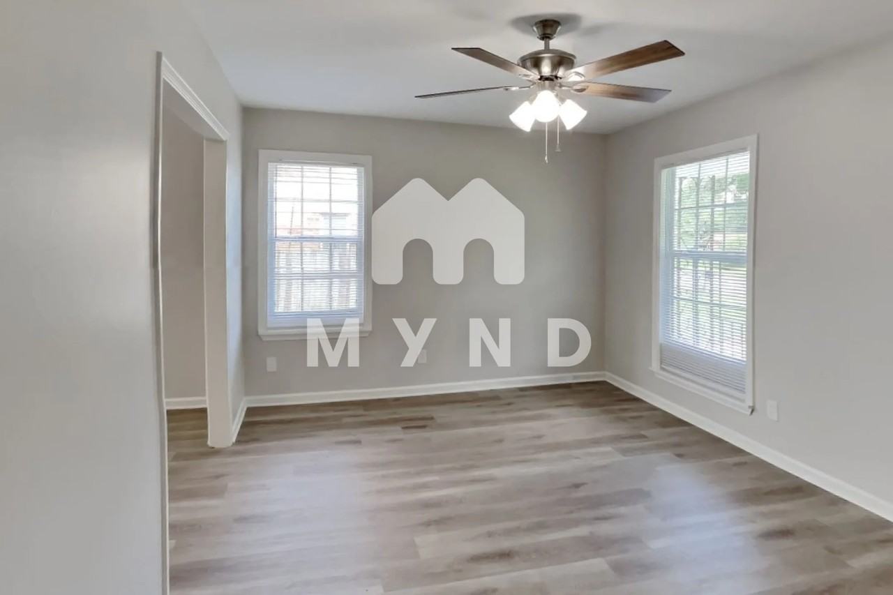 409 Stoneham Rd - Photo 3 of 16