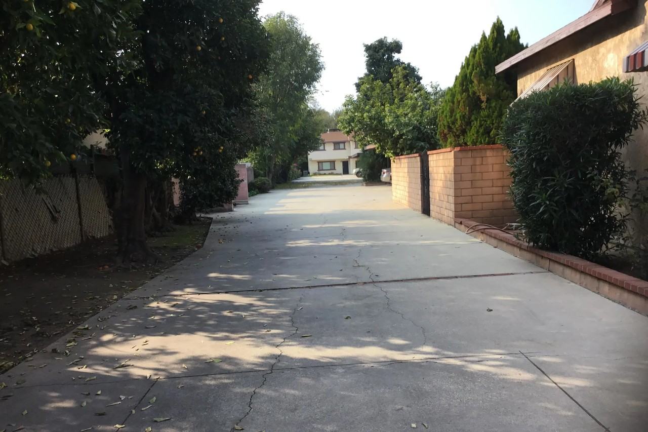 4515 Cypress Ave - Photo 2 of 12