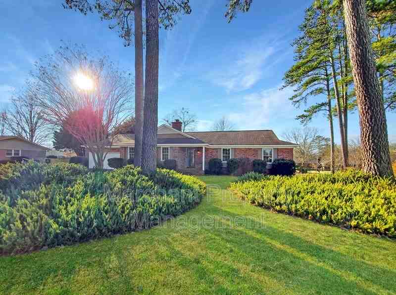 100 Pine Wood Dr - Photo 3 of 32