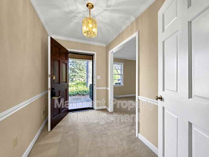 100 Pine Wood Dr - Photo 5 of 32