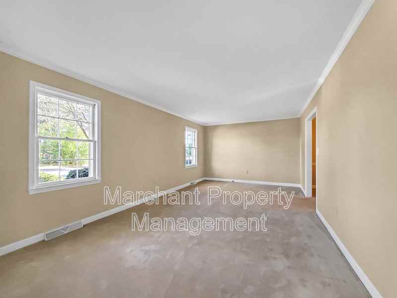 100 Pine Wood Dr - Photo 6 of 32