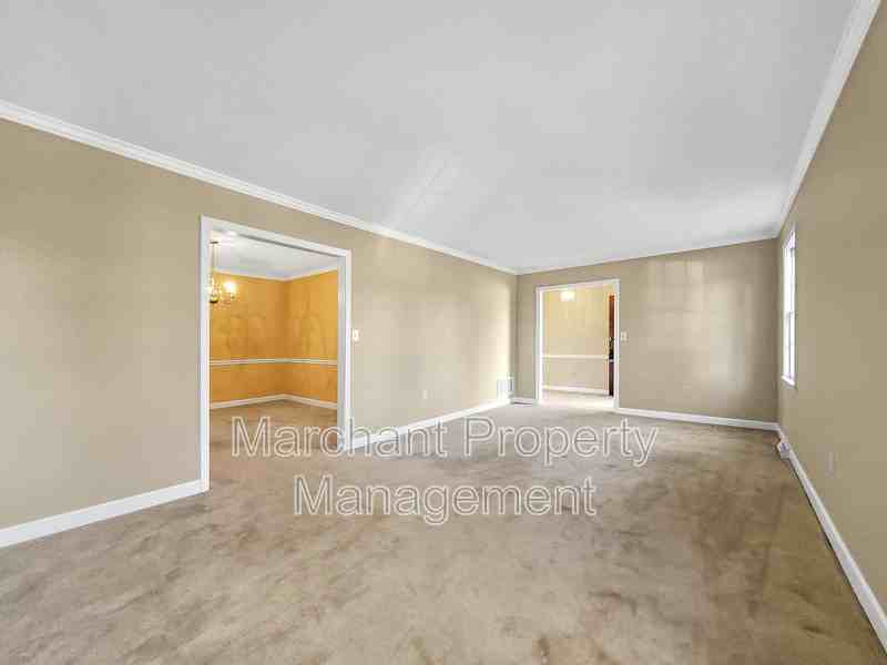 100 Pine Wood Dr - Photo 7 of 32