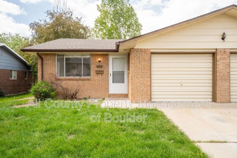 1515 Stuart St - Photo 2 of 15