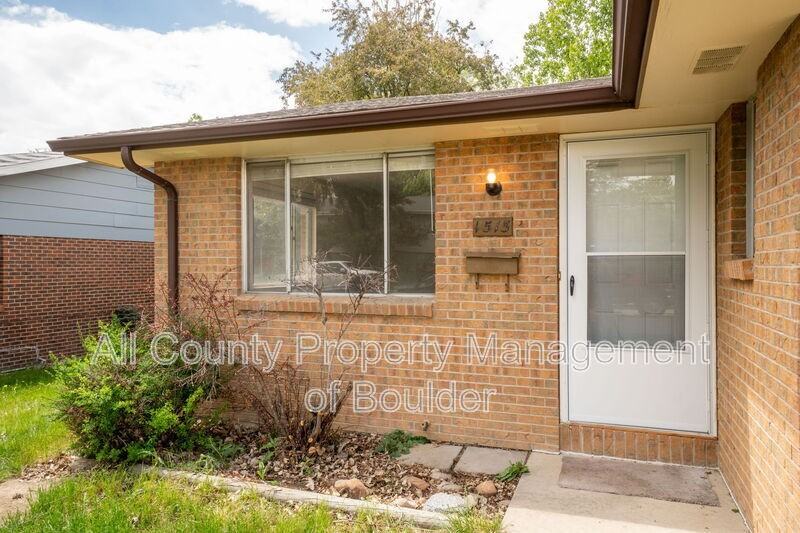 1515 Stuart St - Photo 3 of 15