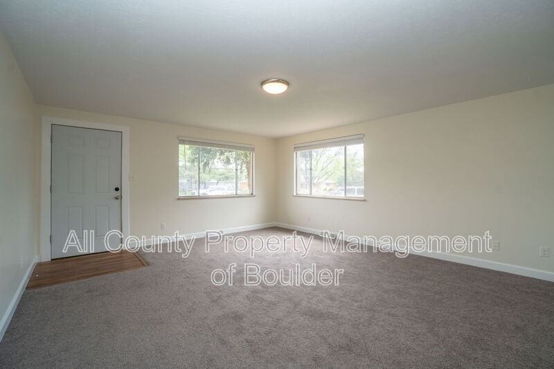 1515 Stuart St - Photo 7 of 15