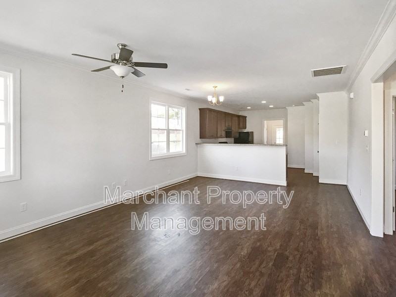 180 Floyd Street - Photo 4 of 23