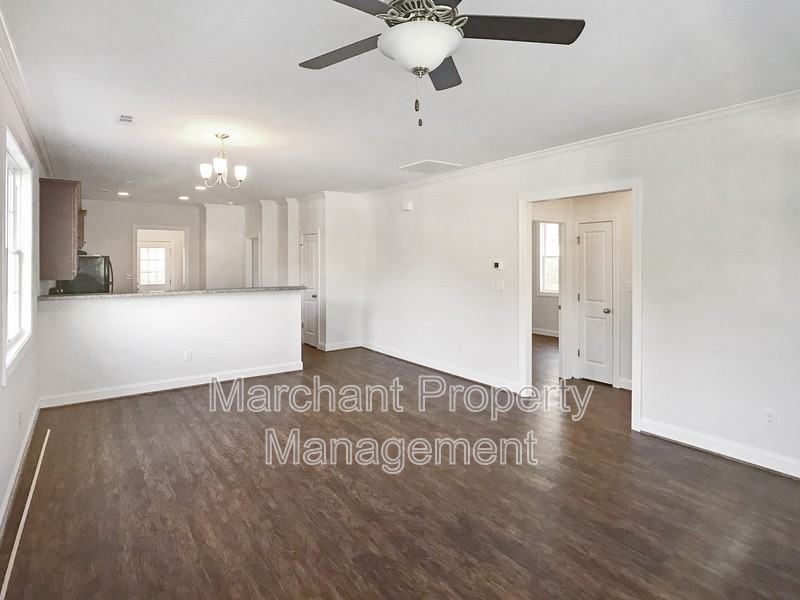 180 Floyd Street - Photo 5 of 23