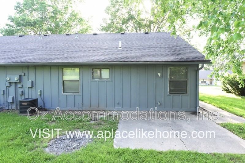 117 Se Greystone Dr - Photo 3 of 12