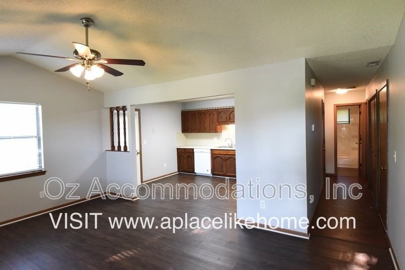 117 Se Greystone Dr - Photo 4 of 12