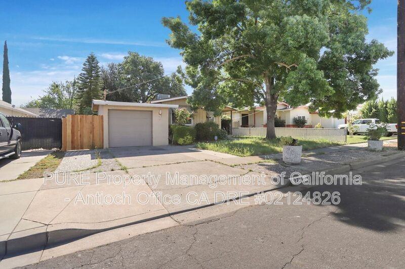 2733 D St - Photo 2 of 28