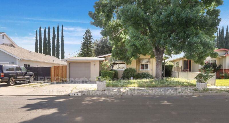 2733 D St - Photo 3 of 28