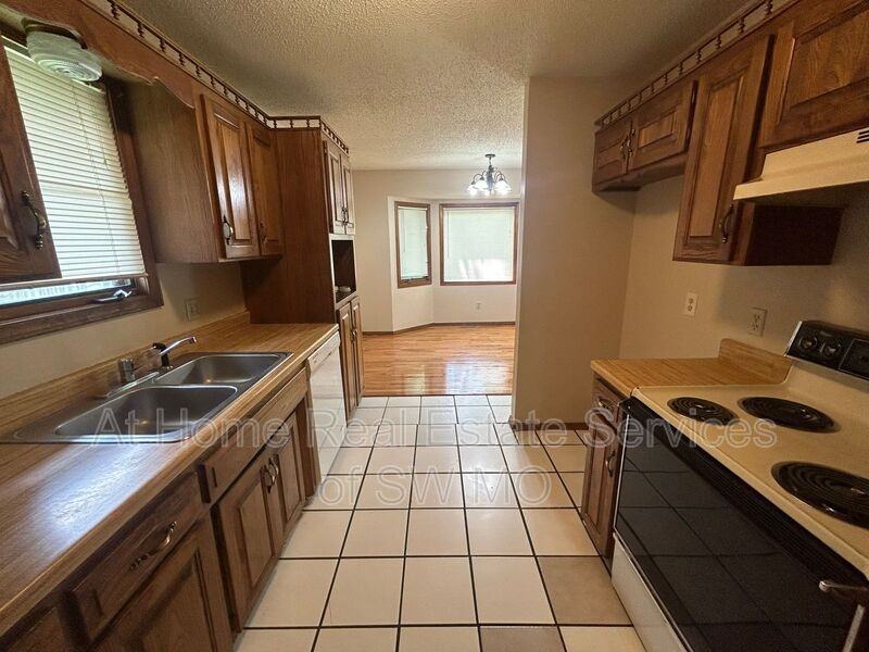 1415 S Arcadia Ave - Photo 6 of 12