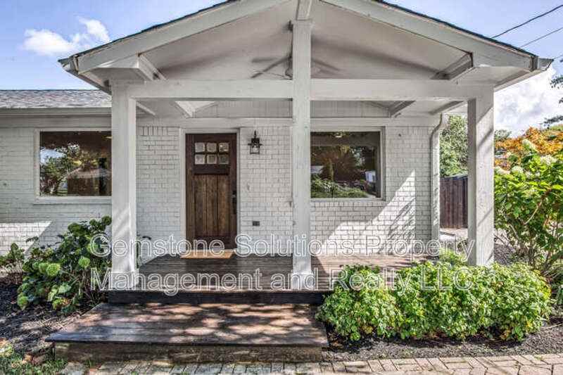 106 Scruggs Ave - Photo 3 of 26