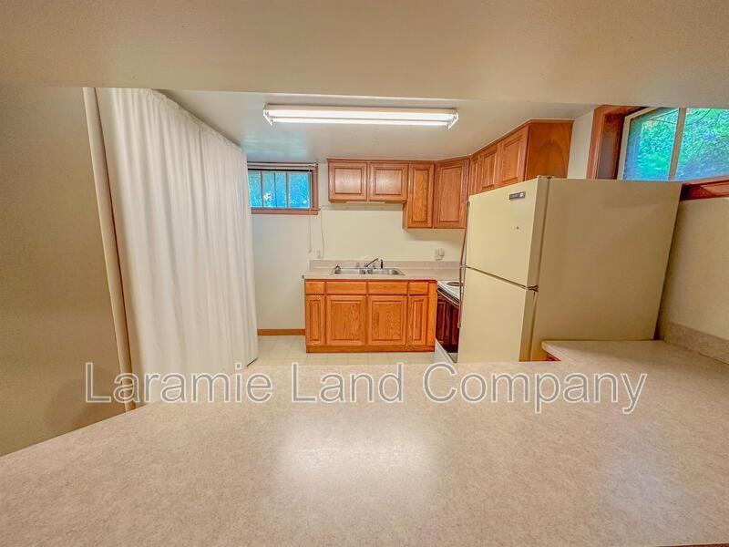 669 N 10th St - Photo 4 of 8