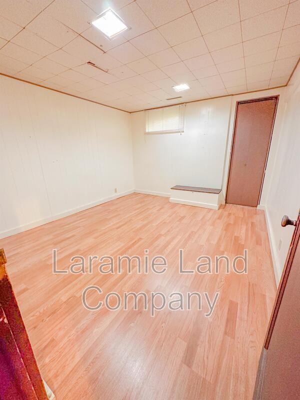 669 N 10th St - Photo 6 of 8