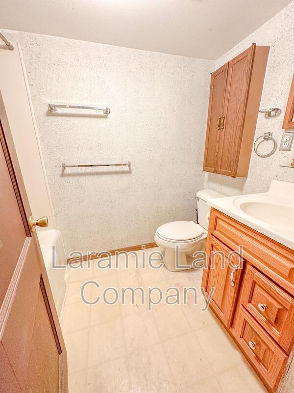 669 N 10th St - Photo 7 of 8