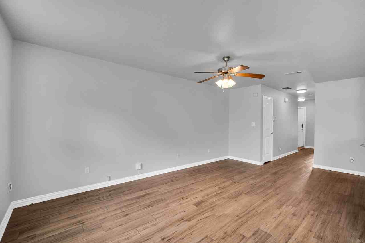 2320 Bloomfield Dr #2320 - Photo 3 of 22