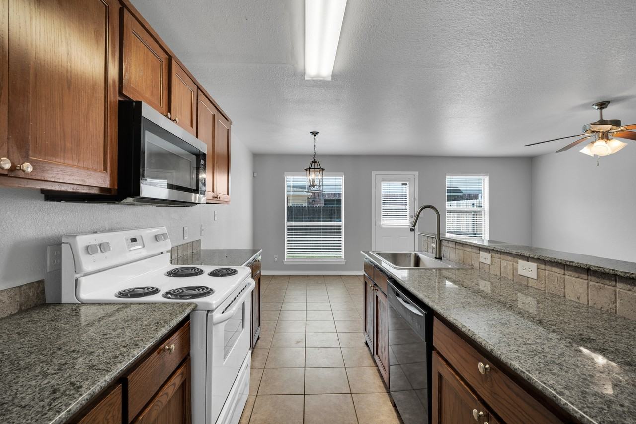 2320 Bloomfield Dr #2320 - Photo 5 of 22