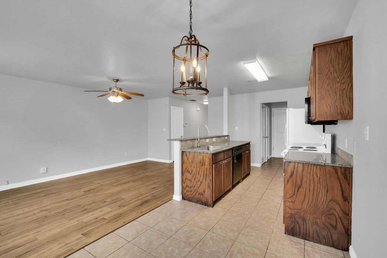 2320 Bloomfield Dr #2320 - Photo 6 of 22