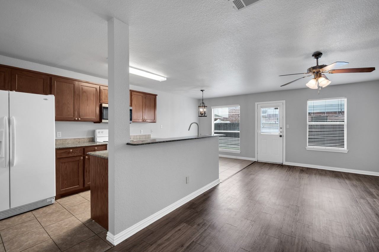 2320 Bloomfield Dr #2320 - Photo 7 of 22