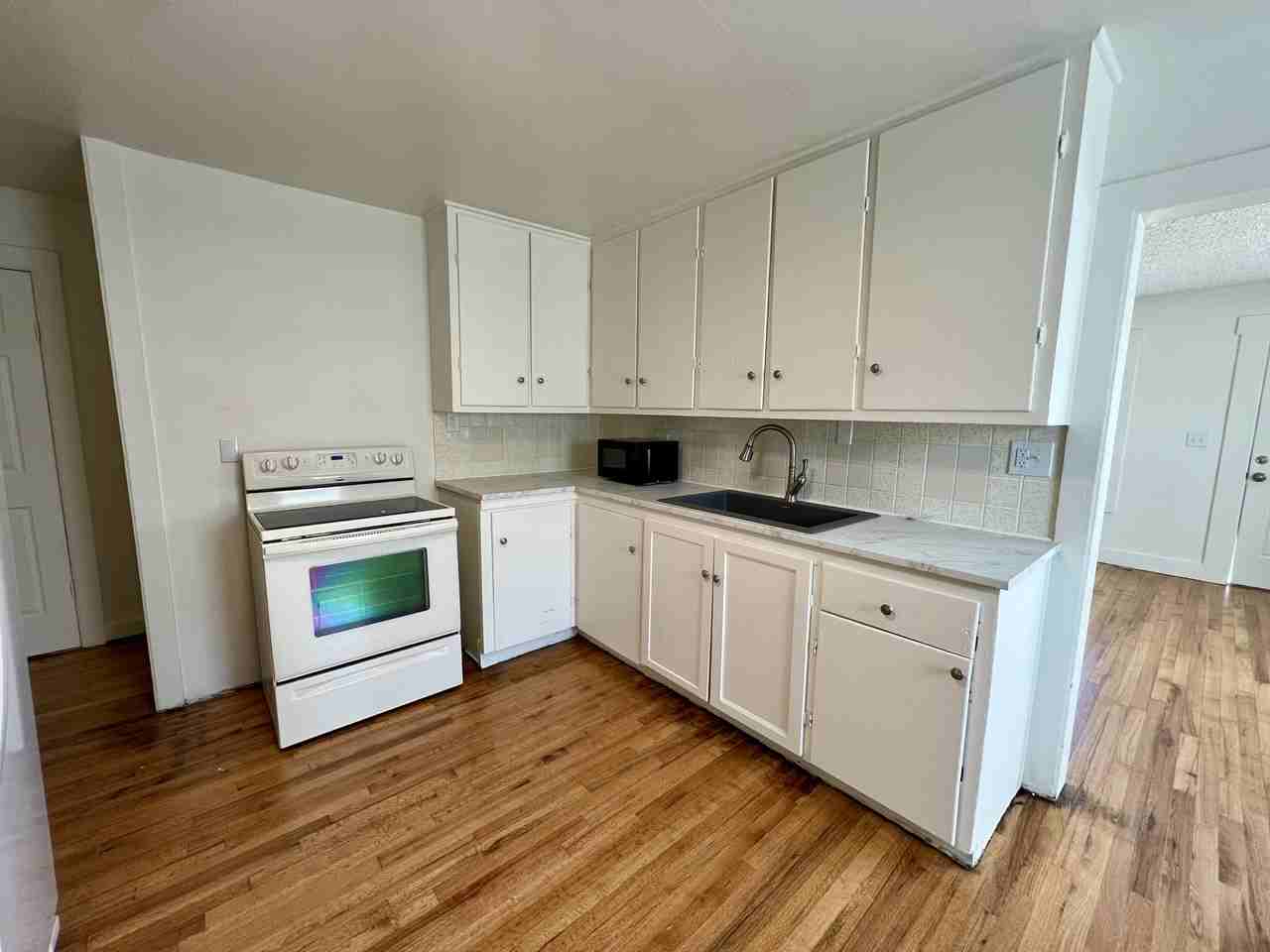 708 Russell Ave - Photo 3 of 13