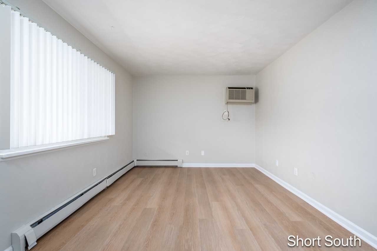 1565 Bacon Ave - Photo 3 of 18