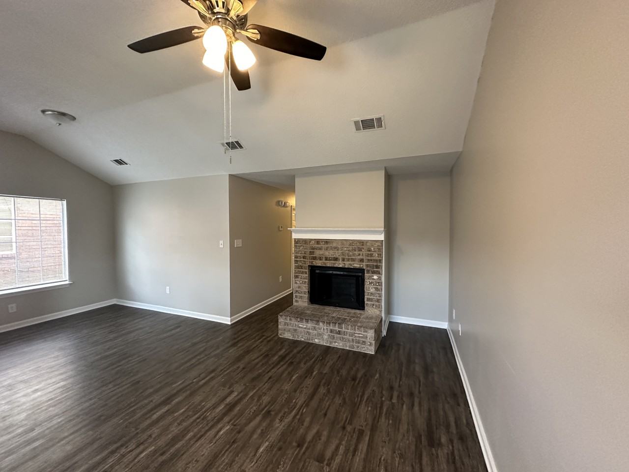 5499 Emerald Hills Dr - Photo 3 of 12