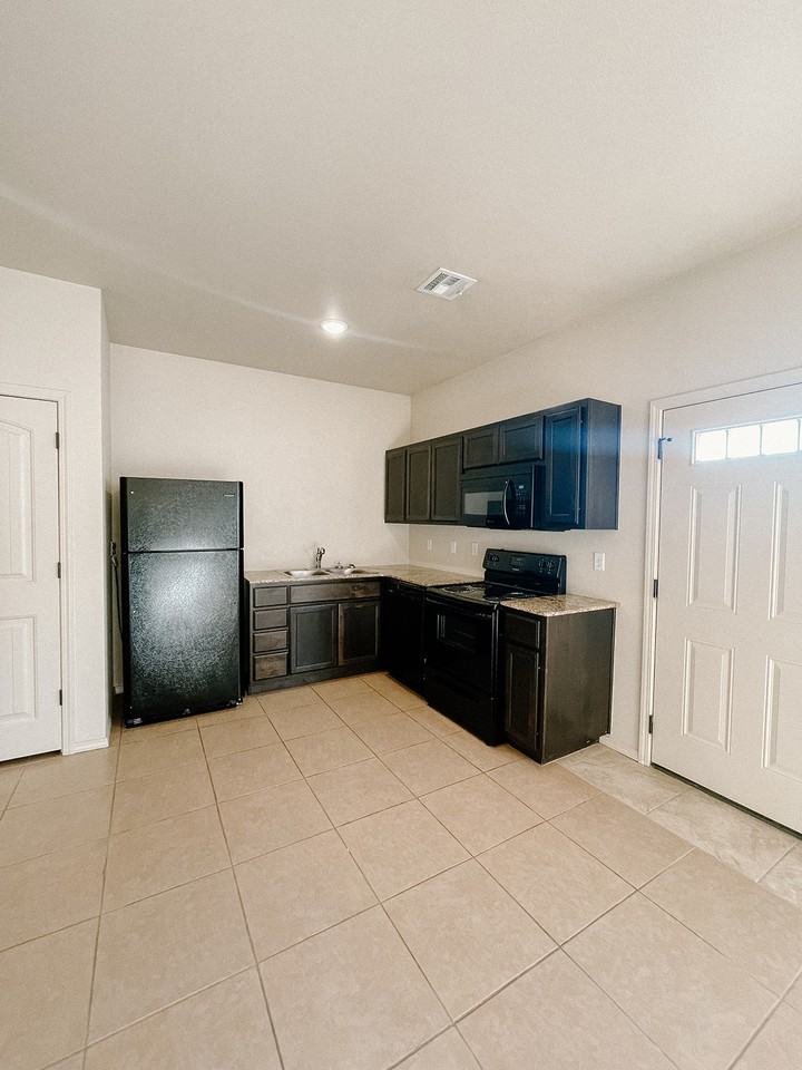 1128 Crane Dr #D - Photo 2 of 6