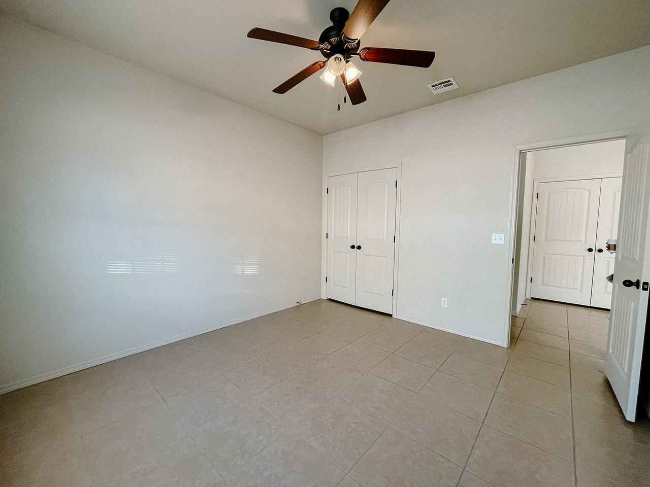 1128 Crane Dr #D - Photo 3 of 6